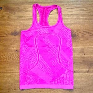 Lululemon swiftly tank size 6.